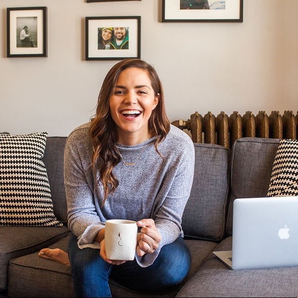 Meet your Posher, Courtney - Picture 2 of 5